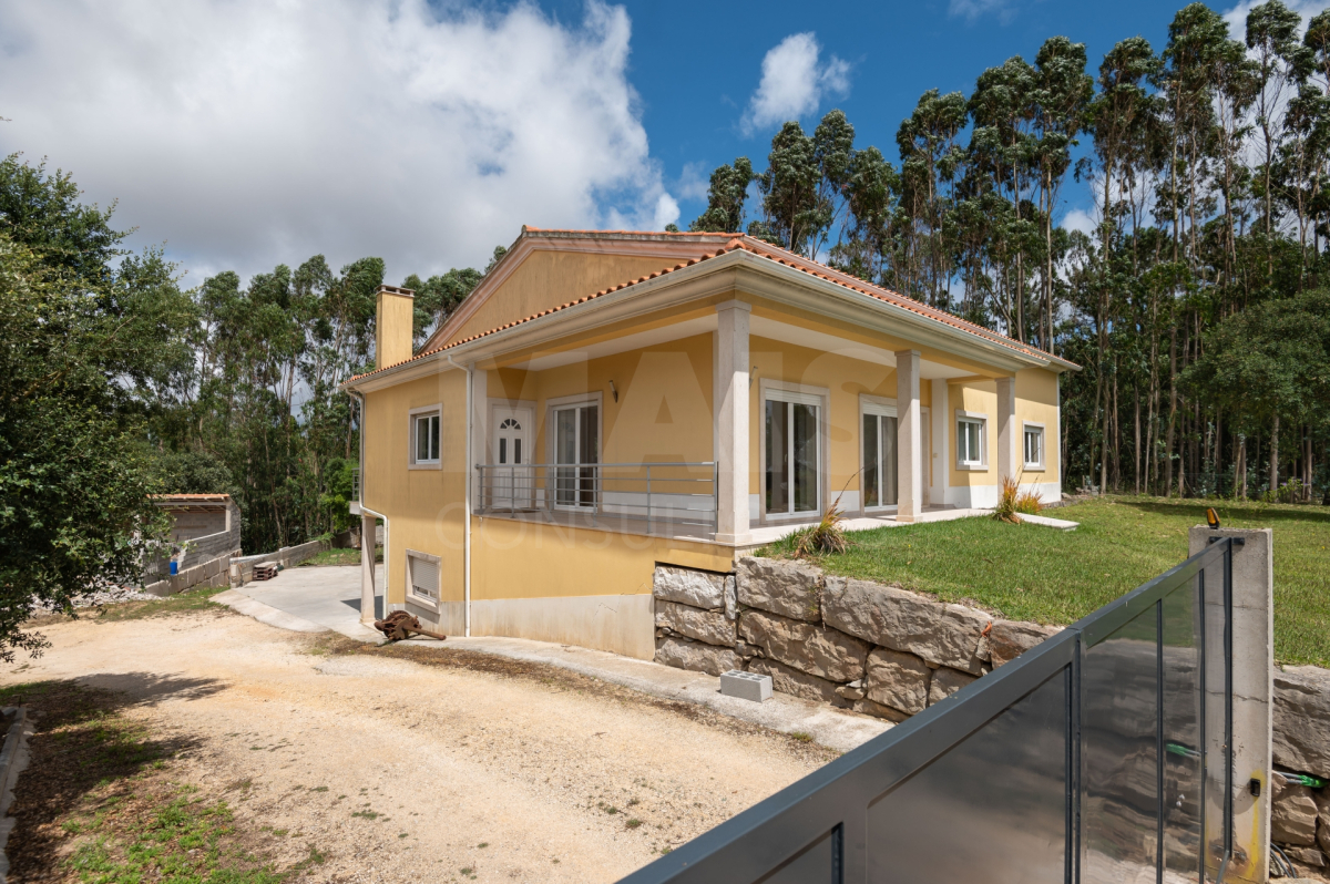 Excellent 3+1 bedroom house with land in Frazões/Turquel